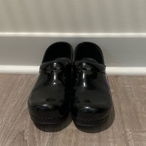 Dansko Professional Box Clogs Black Patent Leather Size 39